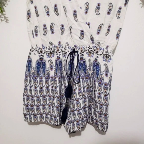 ❤️BLEUH CIEL paisley deep neck romper S - Picture 2 of 6